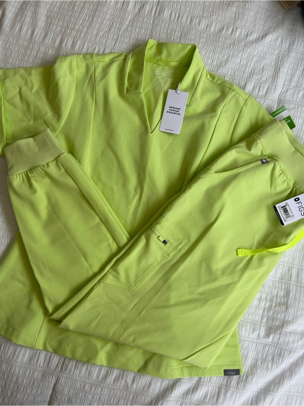 Figs Women’s Sea Mist Scrubs Set! - Picture 2 of 5